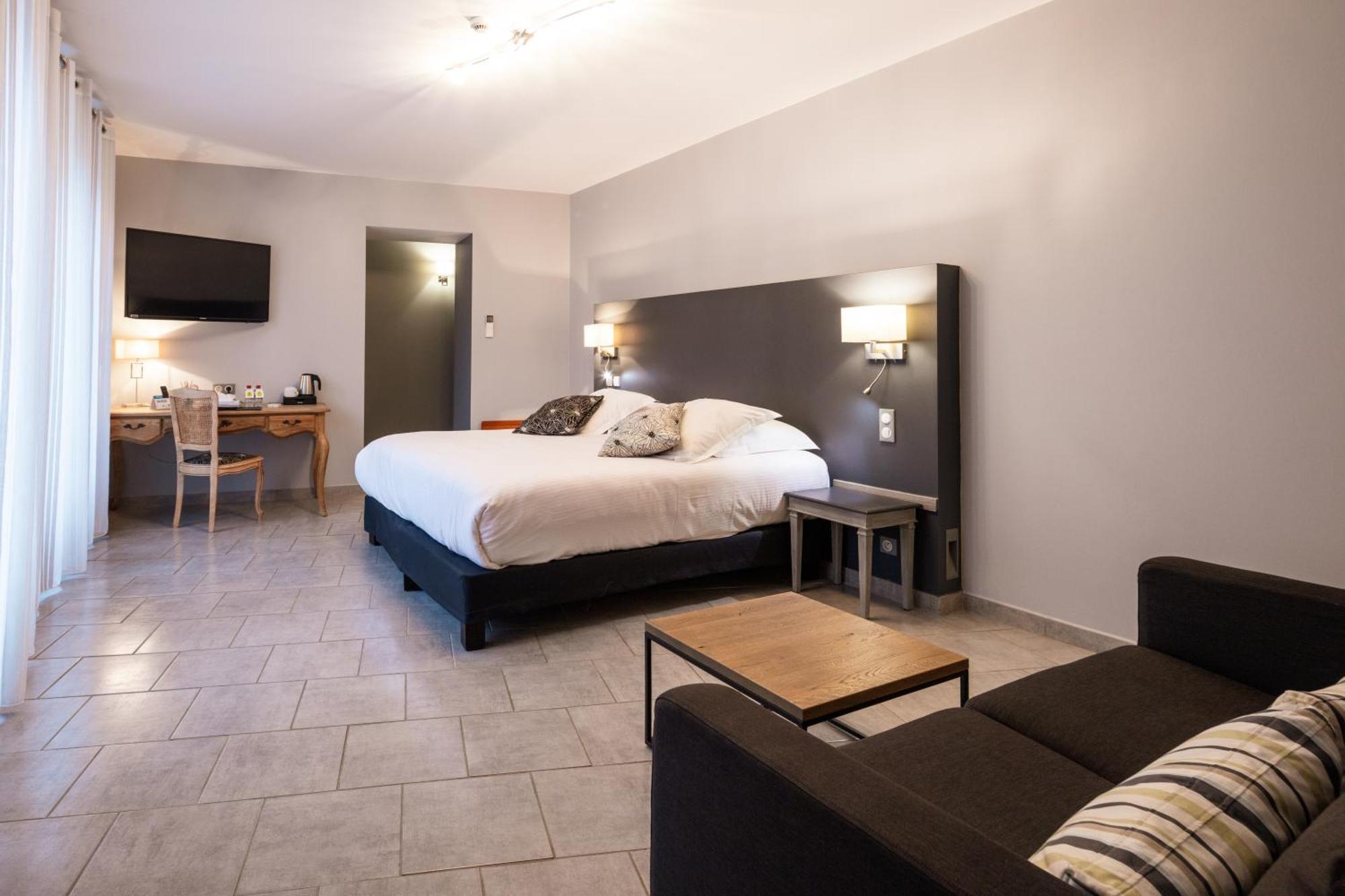 Logis Hotel Restaurant De La Paix Lodève エクステリア 写真