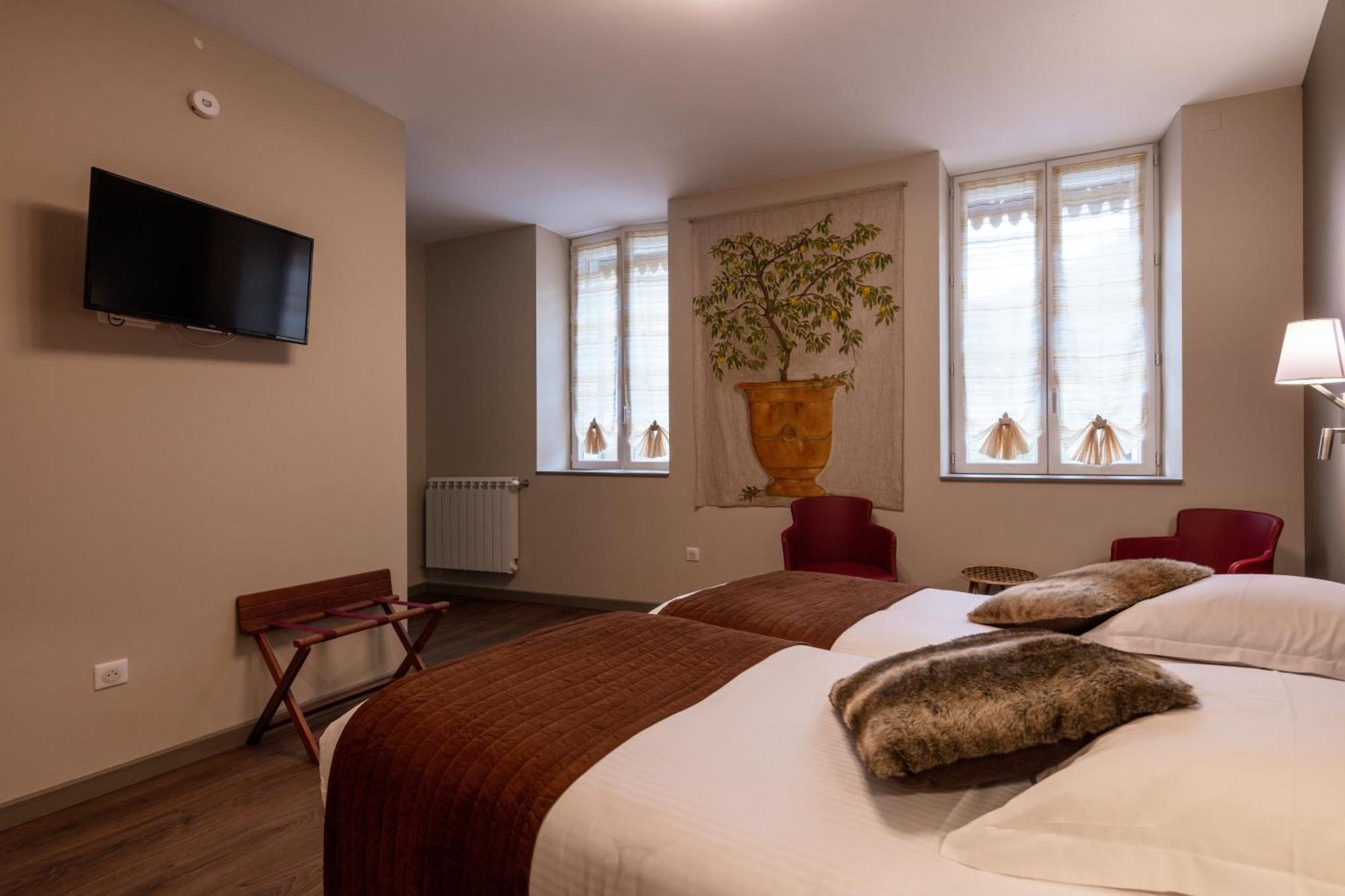 Logis Hotel Restaurant De La Paix Lodève エクステリア 写真