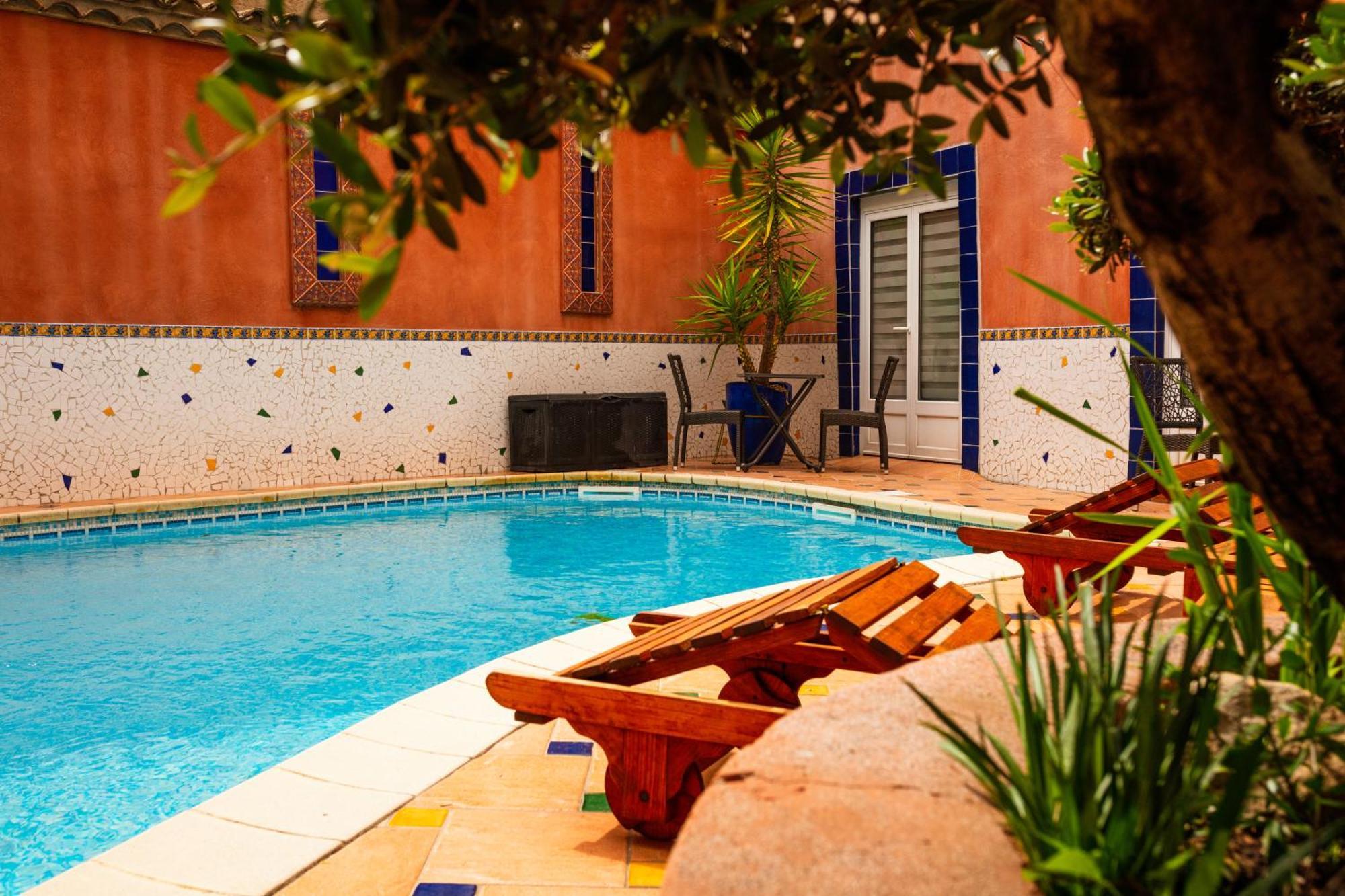 Logis Hotel Restaurant De La Paix Lodève エクステリア 写真