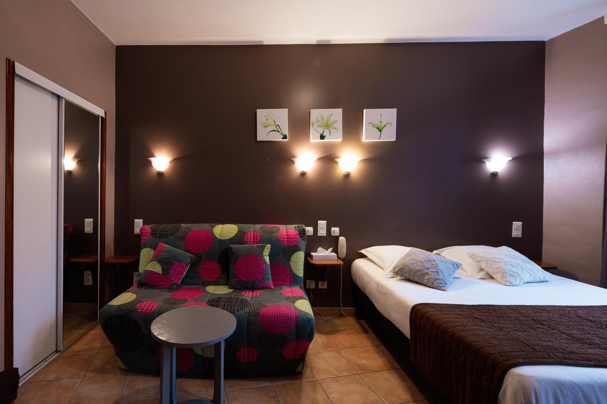 Logis Hotel Restaurant De La Paix Lodève エクステリア 写真