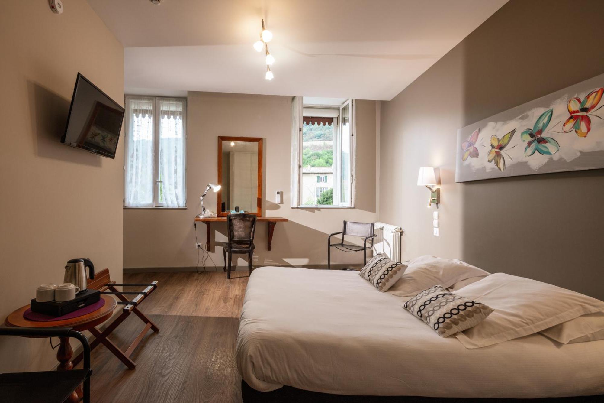 Logis Hotel Restaurant De La Paix Lodève エクステリア 写真