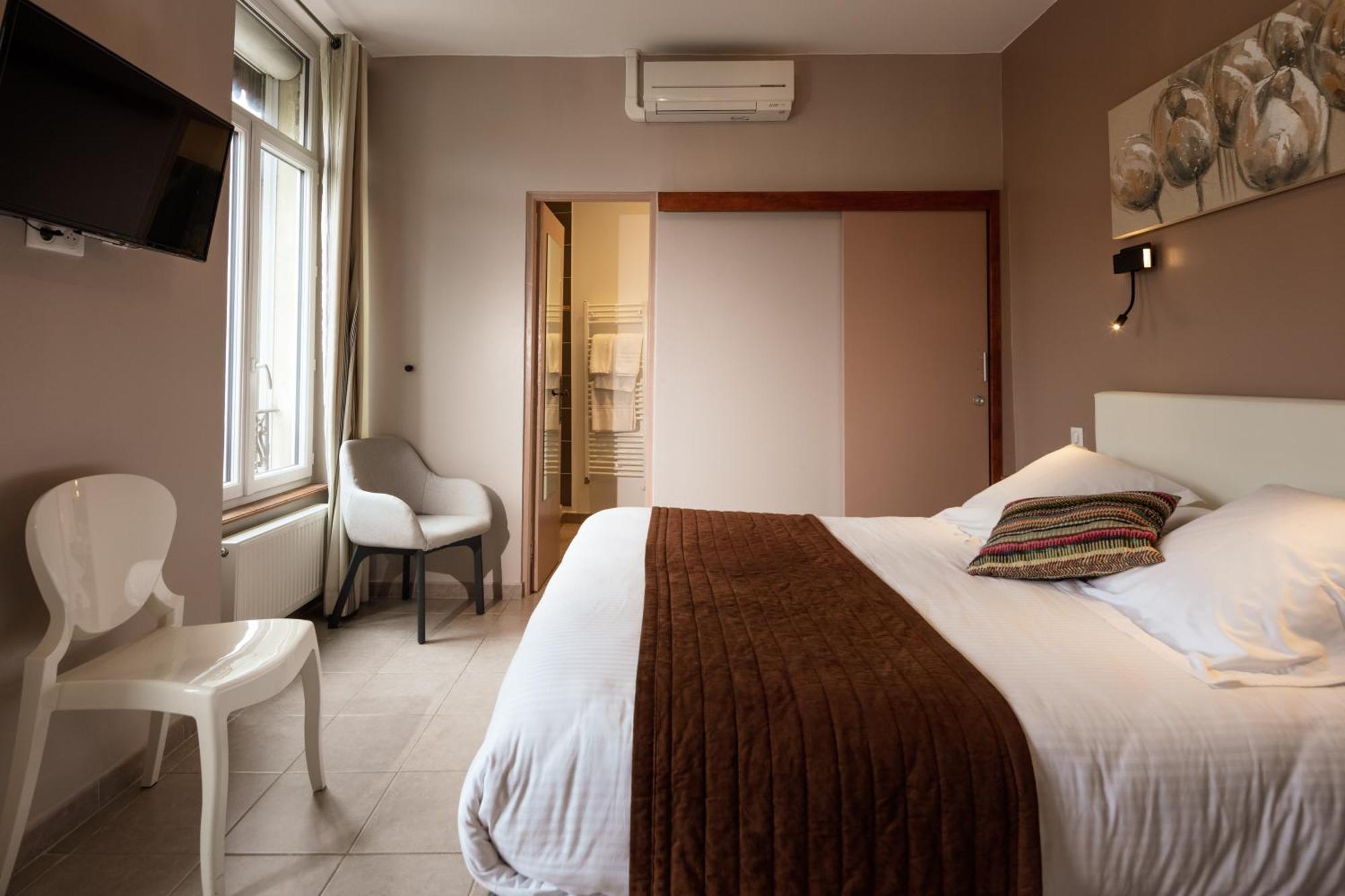 Logis Hotel Restaurant De La Paix Lodève エクステリア 写真