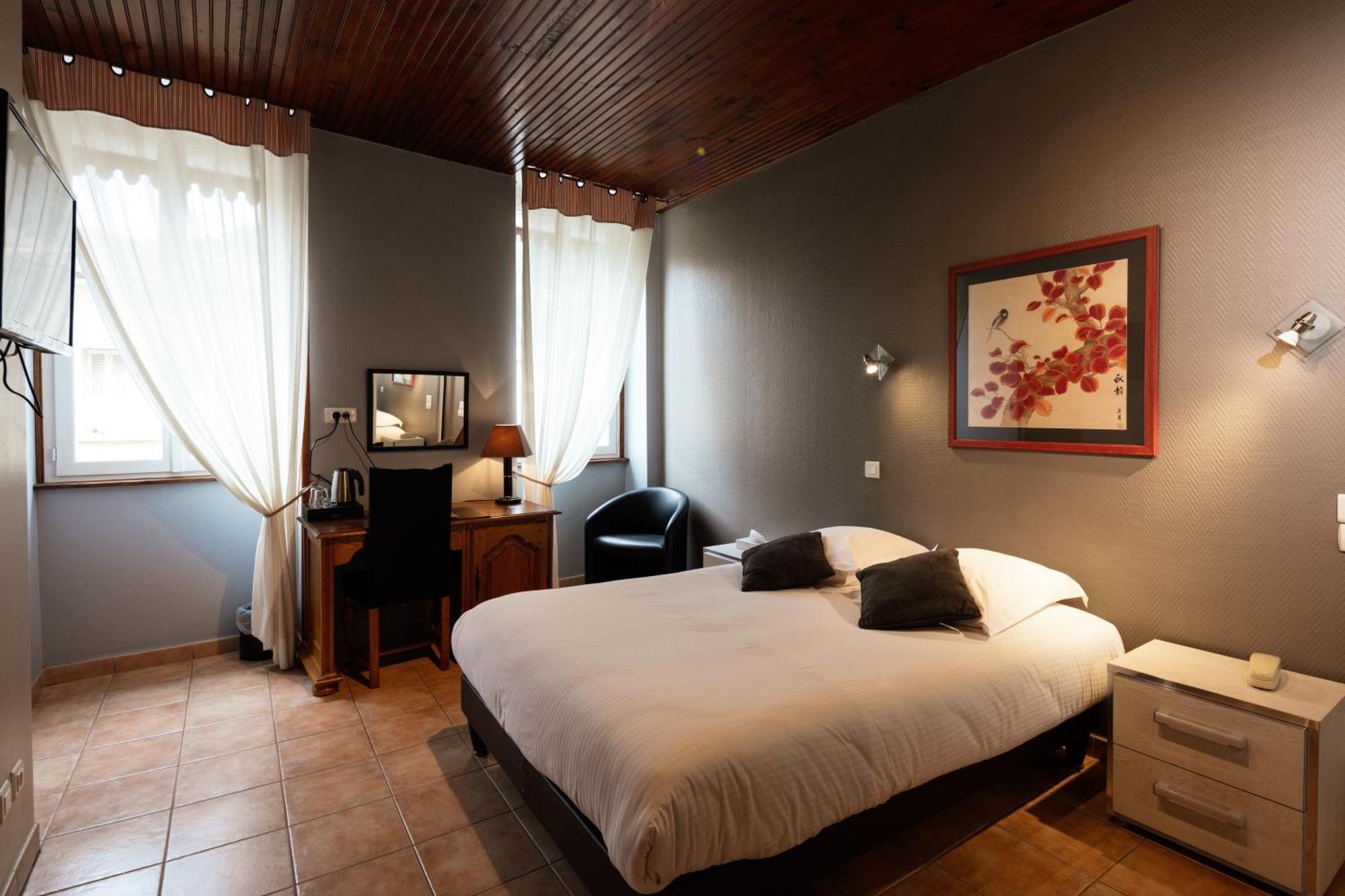 Logis Hotel Restaurant De La Paix Lodève エクステリア 写真