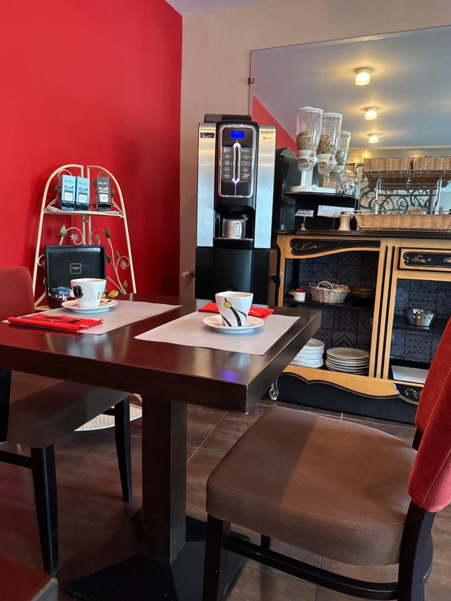 Logis Hotel Restaurant De La Paix Lodève エクステリア 写真