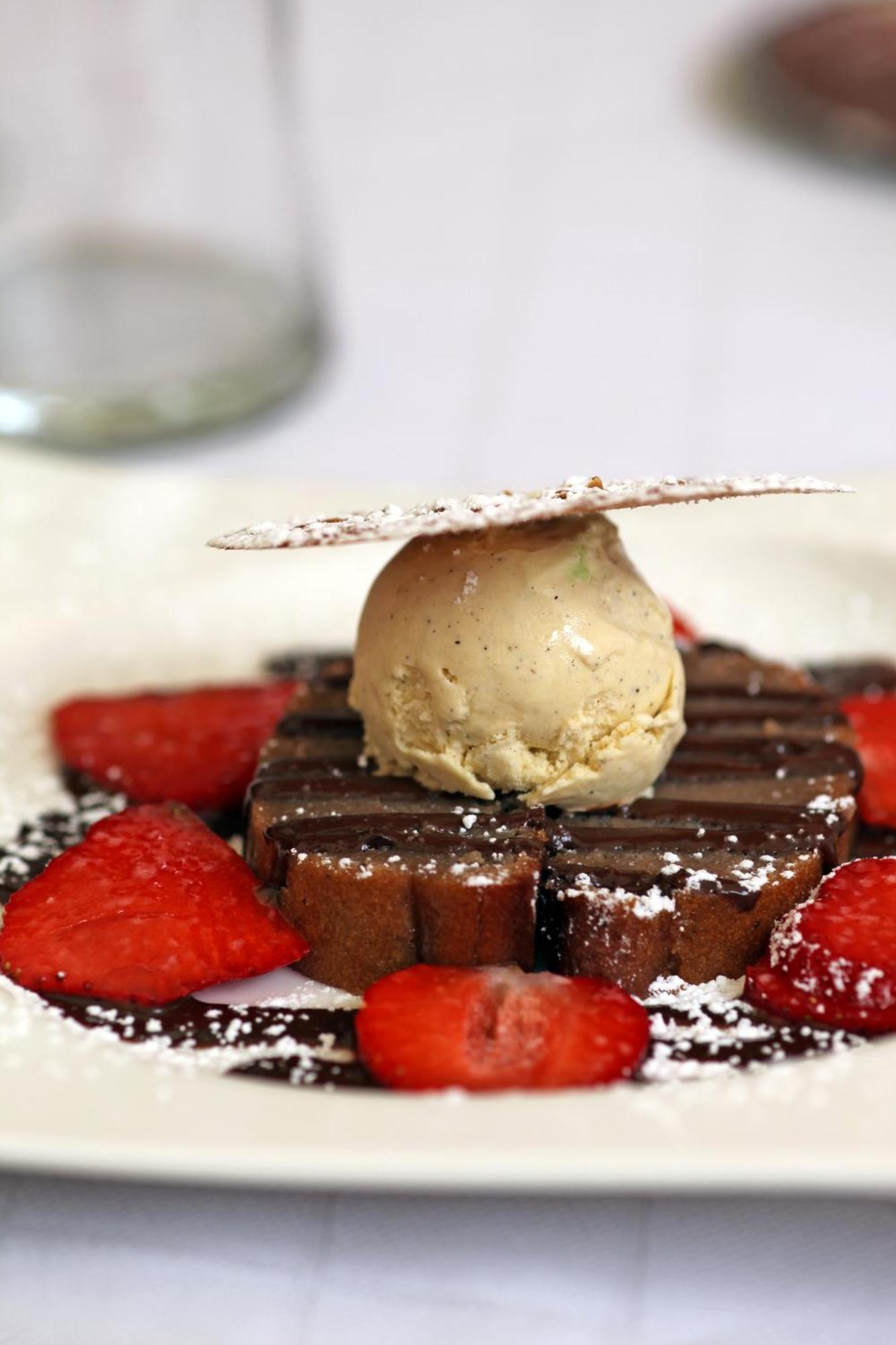 Logis Hotel Restaurant De La Paix Lodève エクステリア 写真