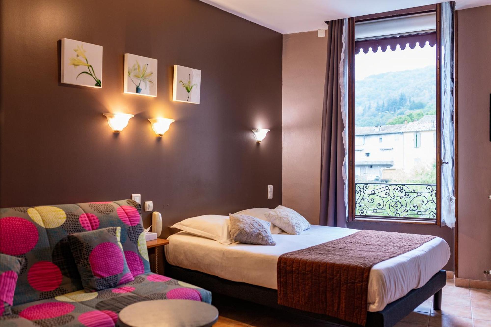 Logis Hotel Restaurant De La Paix Lodève エクステリア 写真