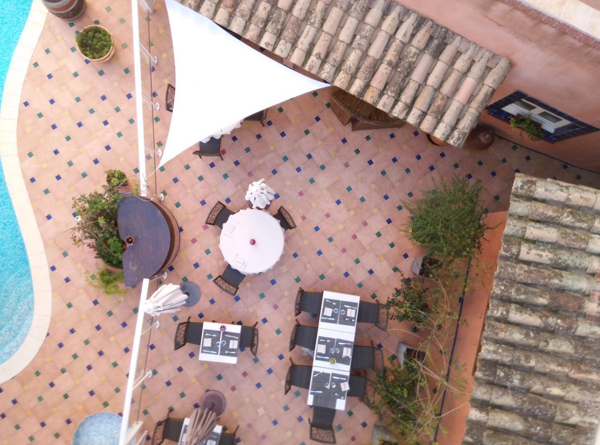 Logis Hotel Restaurant De La Paix Lodève エクステリア 写真