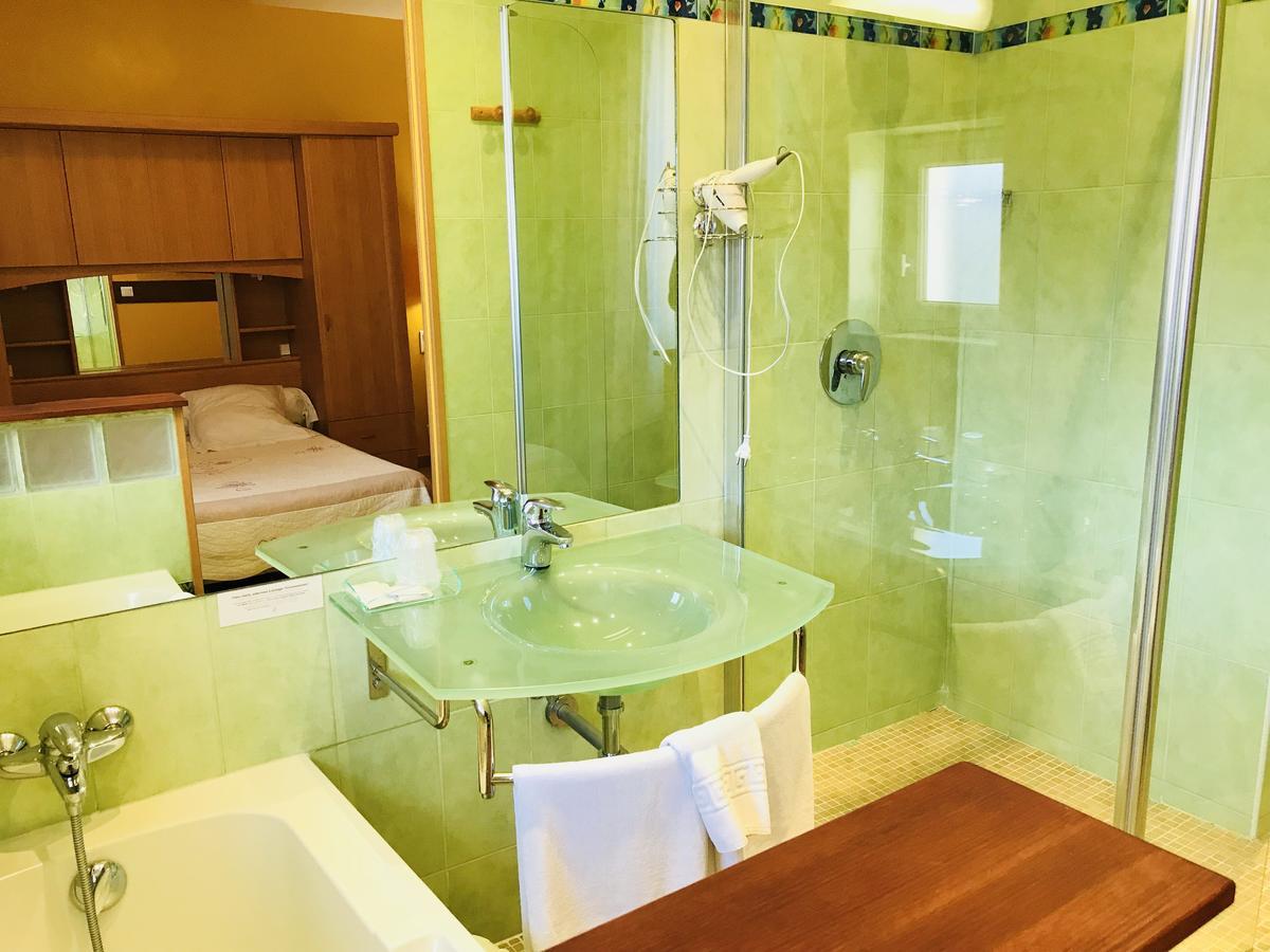 Logis Hotel Restaurant De La Paix Lodève エクステリア 写真