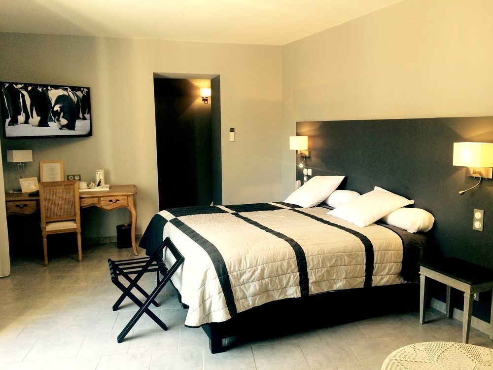 Logis Hotel Restaurant De La Paix Lodève エクステリア 写真