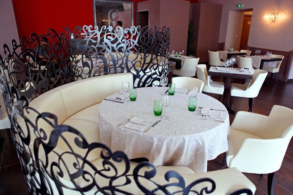 Logis Hotel Restaurant De La Paix Lodève エクステリア 写真