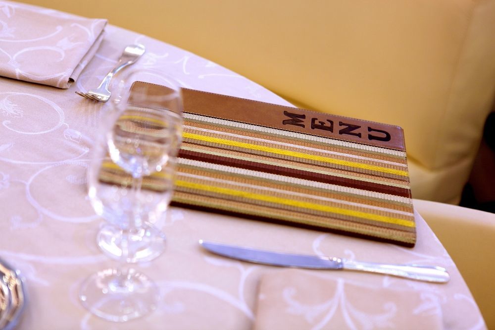 Logis Hotel Restaurant De La Paix Lodève エクステリア 写真