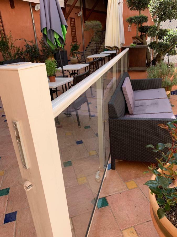 Logis Hotel Restaurant De La Paix Lodève エクステリア 写真