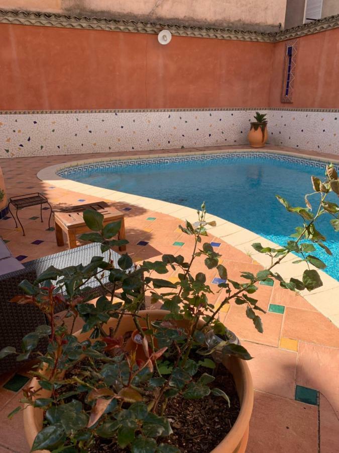 Logis Hotel Restaurant De La Paix Lodève エクステリア 写真